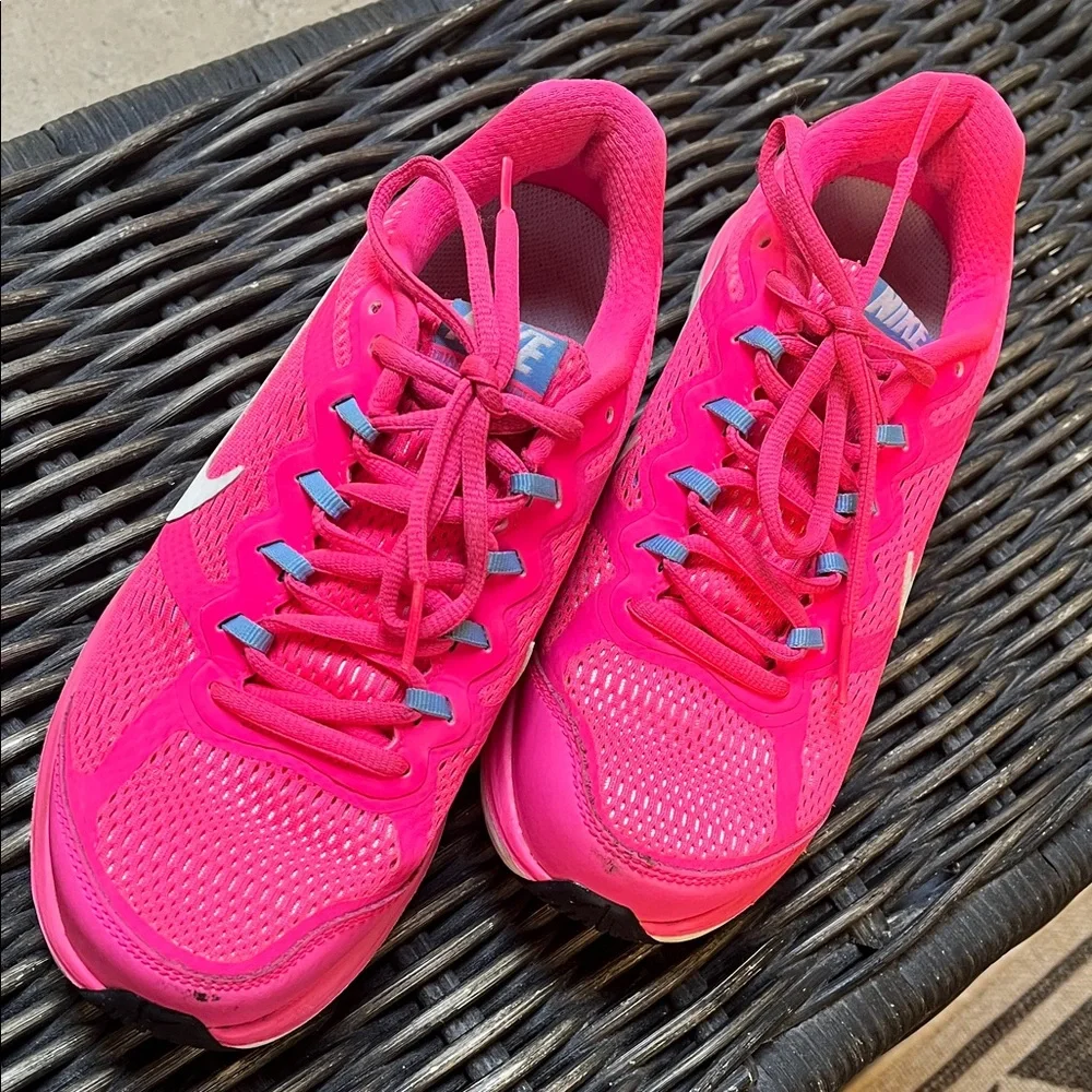 Nike Women's Bright Pink Athletic Shoes - Picture 2 of 10